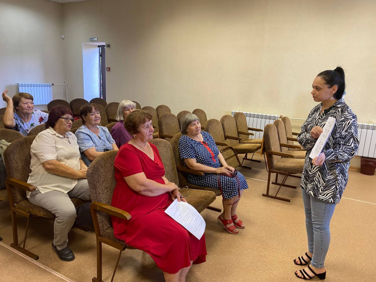 На этой неделе , в здании  Социального фонда в центре общения старшего поколения прошла встреча , с терапевтом Юлией Куксиной.